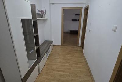 Apartament cu 2 camere semidecomandat în Letea Veche