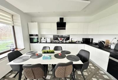 Casă cu 5 camere cu Canalizare în Central - 7