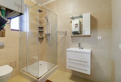 Apartament cu 3 camere semidecomandat, mobilat în Central - 12