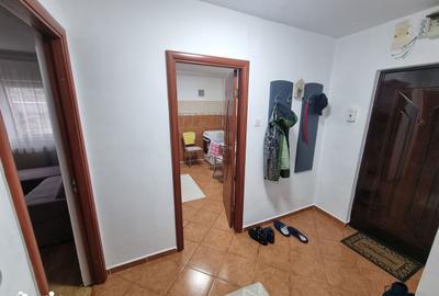 Apartament cu 4 camere decomandat, mobilat în Central - 1