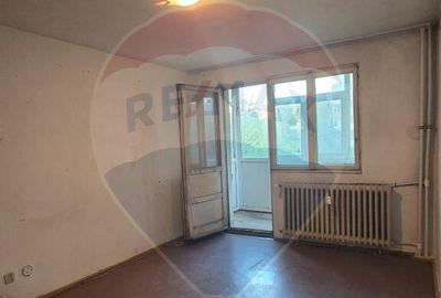 DE VANZARE Apartament cu 4 camere in zona 1 DECEMBRIE 1918 - 3