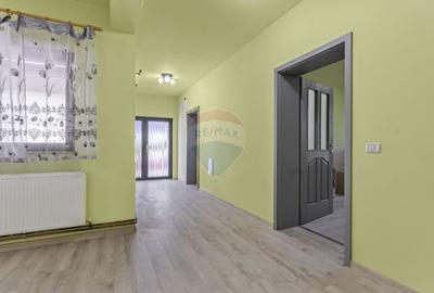 Casă cu 7 camere cu Teren 1363 Mp în Sânnicolau Mic - 10