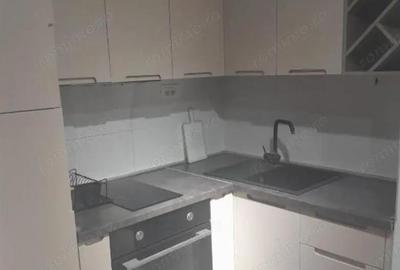 Garsonieră în Titan