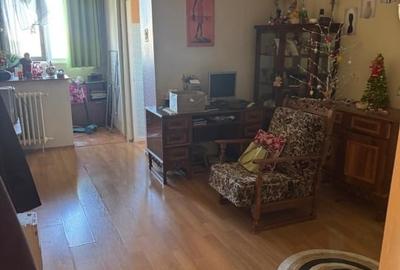 VAND GARSONIERA IN ZONA TITAN - 6