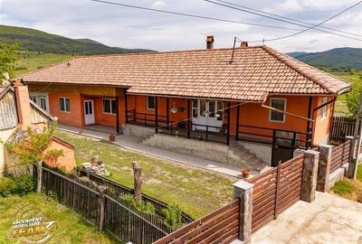 FILM! Pe 1.200mp teren, Rezidenta cu gradina inflorata,aproape de Tragu Secuiesc - 3
