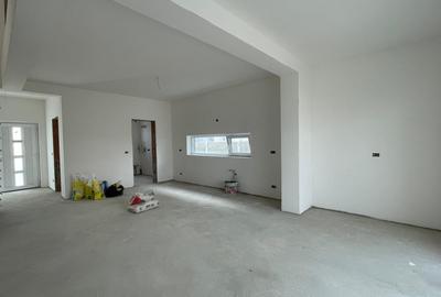 Duplex cu 4 camere cu Canalizare în Urseni - 2