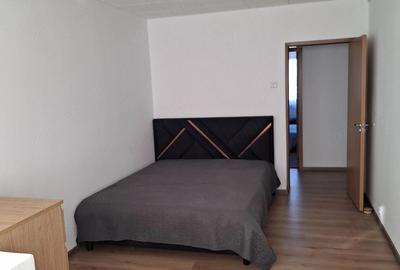 Apartament cu 3 camere semidecomandat în Uverturii