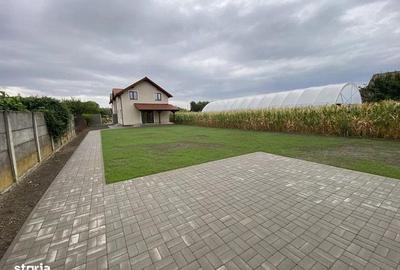 Casă cu 4 camere cu Teren 534 Mp în Sânmihaiu Român