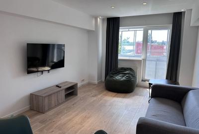 Apartament cu 3 camere semidecomandat, mobilat în 13 Septembrie - 2