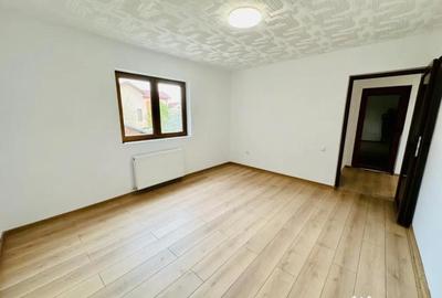 Casă cu 5 camere cu Teren 450 Mp în Central - 1