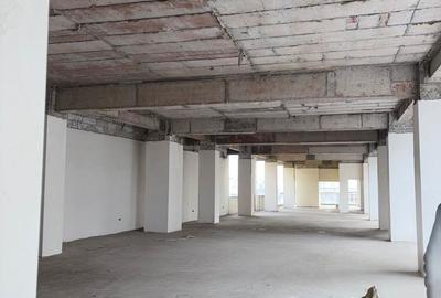 Spațiu comercial, de 2,742 mp, în Central - 3