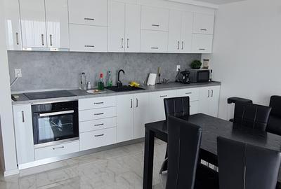 Apartament cu 3 camere decomandat în Piața Centrală