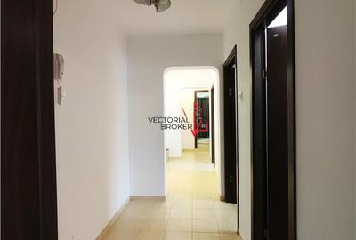 Apartament cu 3 camere decomandat în Moșilor