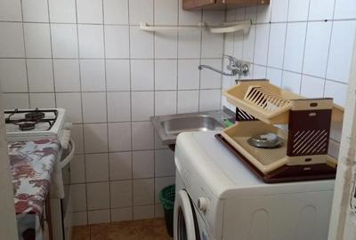 Garsonieră decomandată în Titan