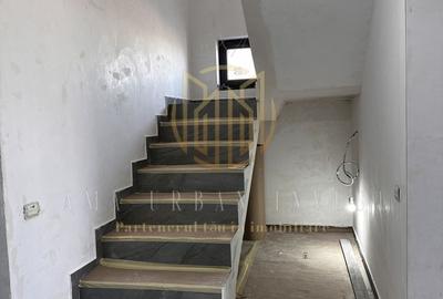 Duplex cu 5 camere cu Canalizare în Central - 14