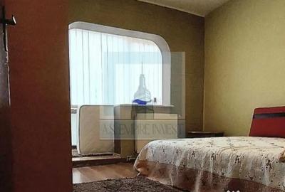 Apartament cu 3 camere decomandat în Calea București
