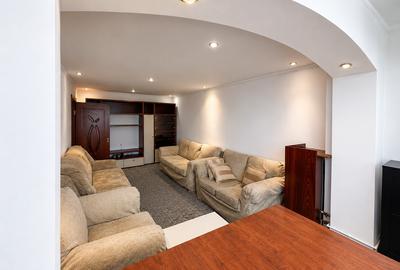 Apartament cu 3 camere decomandat în Titulescu - 11