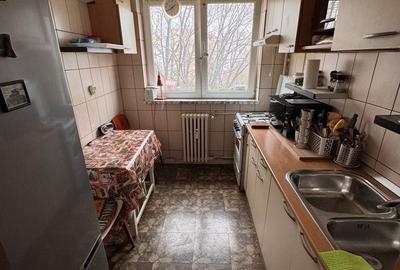 Apartament cu 3 camere semidecomandat în Central - 1