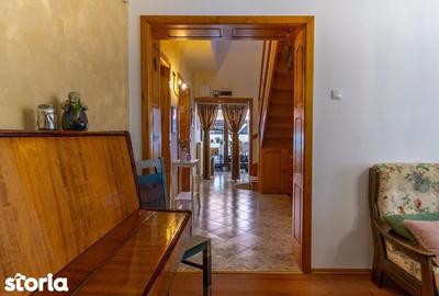 Casă cu 6 camere decomandat cu Teren 250 Mp în Central