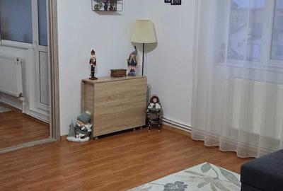 Apartament cu 3 camere semidecomandat în Central - 3