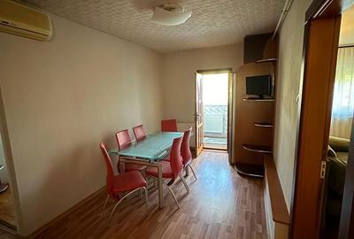 Apartament cu 2 camere decomandat în Rovine