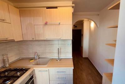 Garsonieră decomandată în Răcădău