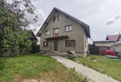 Casă cu 5 camere cu Teren 370 Mp în Rădăuți