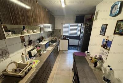 Apartament cu 3 camere decomandat în Astra