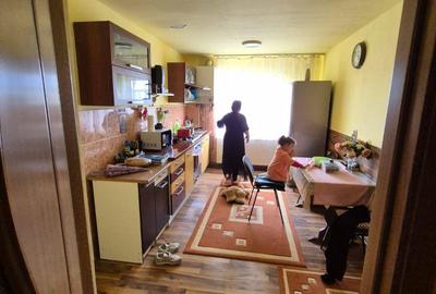 Apartament cu 4 camere decomandat în Central - 3