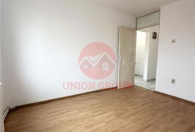 Apartament cu 4 camere decomandat în Km 4 - 14