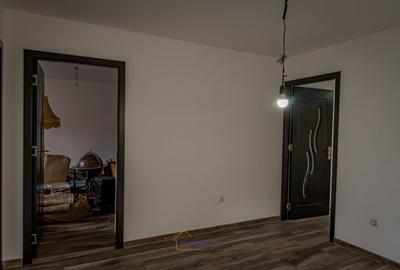 Casă cu 3 camere cu Teren 400 Mp în Comănești - 7
