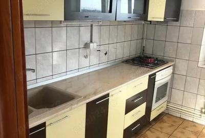 Apartament cu 3 camere decomandat în Km 4 - 6
