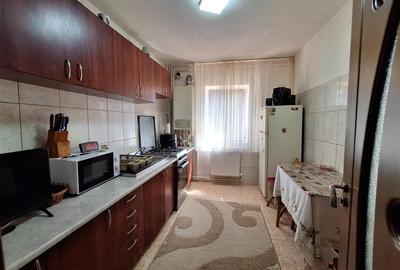 Apartament cu 2 camere semidecomandat, mobilat în 9 Mai - 6