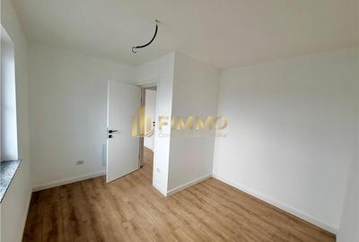 Duplex cu 4 camere cu Canalizare în Ipotești - 9