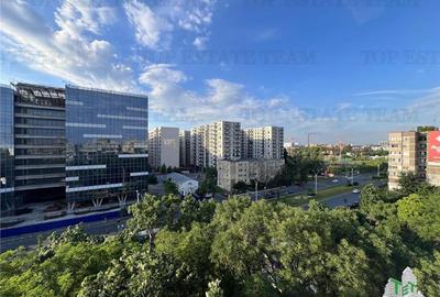 Apartament 3 camere + 2 balcoane cu o priveliste senzationala si pe fata si pe s