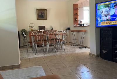 Casă cu 5 camere cu Teren 2100 Mp în Central