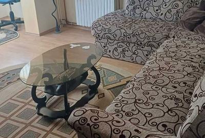 Apartament cu 3 camere decomandat în Rovine