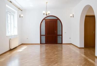 Casă cu 7 camere cu Teren 280 Mp în 1 Mai - 10