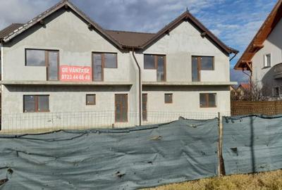 Proprietar, vand casa tip duplex, zona excelenta!