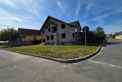 Casă cu 4 camere în Sânmartin