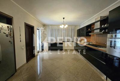 Casa individuala in Piata 14 Iulie cu 5 dormitoare, garaj dublu si piscina! - 3