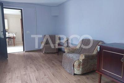 Casa in zona centrala 5 camere 2 bucatarii 3 bai curte comuna Cisnadie - 4