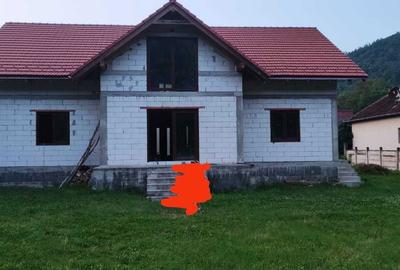 Casă cu 4 camere în Central