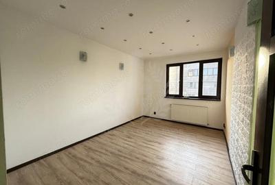 Casă cu Teren 350 Mp în Central - 3