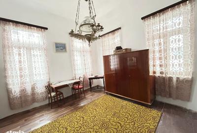 Casă cu 4 camere cu Teren 300 Mp în Central