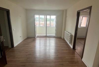 Apartament cu 4 camere semidecomandat în Independenței - 11