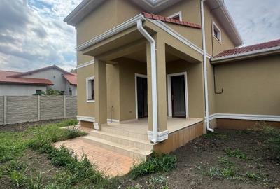 Casa cu garaj, lângă Carrefour, la asfalt - 5 camere, 3 băi - 12