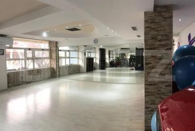 Spațiu comercial, de 290 mp, în Micro 3 - 6