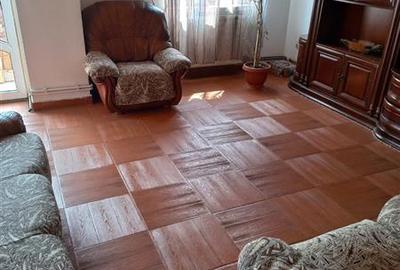 Apartament cu 3 camere decomandat în Sud