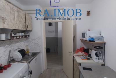 Apartament cu 3 camere decomandat în 9 Mai - 11